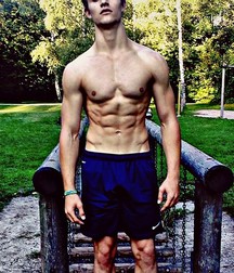 Hot Idols: Nick Romeo Reimann 5e7fcb38bbaac.jpg