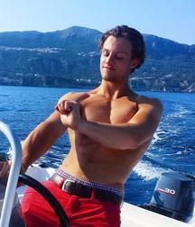 Hot Idols: Nick Romeo Reimann 5e7fcb50f35e3.jpg
