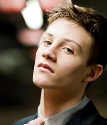 Hot Idols: Nick Romeo Reimann 5e7fcb97a84a9.jpg