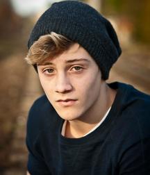 Hot Idols: Nick Romeo Reimann 5e7fcba15251f.jpg