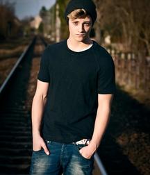 Hot Idols: Nick Romeo Reimann 5e7fcbbbd6130.jpg