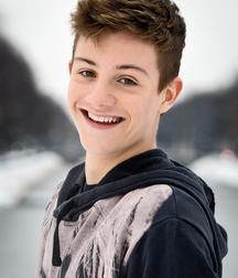 Hot Idols: Nick Romeo Reimann 5e7fcbcd5a0af.jpg