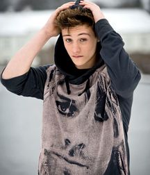 Hot Idols: Nick Romeo Reimann 5e7fcbd144ab6.jpg