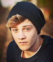 Hot Idols: Nick Romeo Reimann 5e7fccb454e7a.jpg