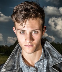 Hot Idols: Nick Romeo Reimann 5e7fccbd15458.jpg