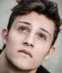 Hot Idols: Nick Romeo Reimann 5e7fccbead783.jpg