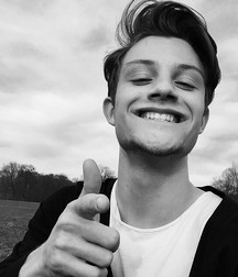 Hot Idols: Nick Romeo Reimann 5e7fccc24a793.jpg