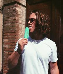 Hot Idols: Nick Romeo Reimann 5e7fccd9d9007.jpg