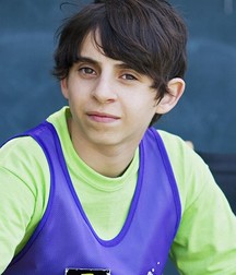 Hot Idols: Moises Arias 5ea62c4a8e800.jpg
