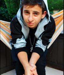 Hot Idols: Moises Arias 5ea62c5619590.jpg