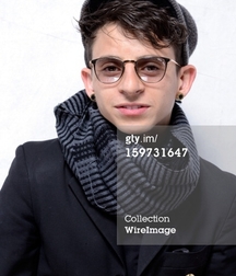 Hot Idols: Moises Arias 5ea62cdf6c1b6.jpg