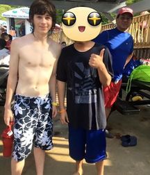 Hot Idols: Chandler Riggs 5ea712c566ce9.jpg