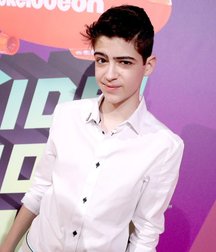 Hot Idols: Joshua Rush 5ea713bf506bf.jpg