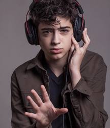 Hot Idols: Joshua Rush 5ea713f0e841b.jpg