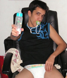lots of diapers 5a86d1d53fdc6.jpg