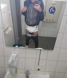 lots of diapers 5a86d3469cfca.jpg