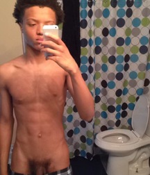 Uploaded by:zzgayboy 5b8eee8b73469.jpg