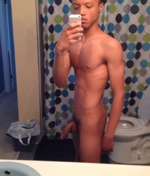 Uploaded by:zzgayboy 5b8eee90176a8.jpg