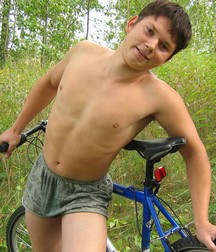 Phillip Chubby Bike Twink 5b54a18ab3d66.jpg