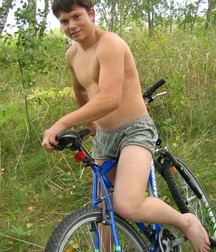 Phillip Chubby Bike Twink 5b54a18f0f5bd.jpg