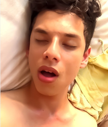 cute guys 5c412453644eb.jpg