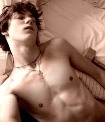 cute guys 5c57b08432043.jpg