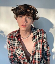 He is just so cute! Gay Tube Guy 5f959325e5507.jpg