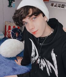He is just so cute! Gay Tube Guy 5f9593403e8ed.jpg
