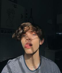 He is just so cute! Gay Tube Guy 5f959344b54c3.jpg