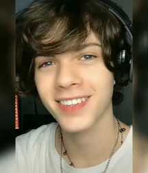 He is just so cute! Gay Tube Guy 5f95934fbef07.jpg