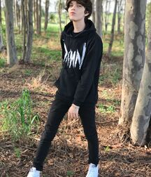 He is just so cute! Gay Tube Guy 5f9593660bcd9.jpg