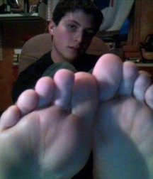Barefoot boys 5a48475115f52.jpg