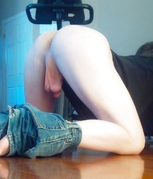 Boy feet 5a5b05dde9619.jpg