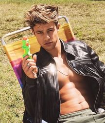 Candy47 boy tube 5e08c6c9ec405.jpg
