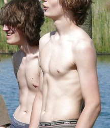 Candy48 boy tube 5e0e994af26e1.jpg
