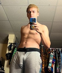 Hot Selfie Eye Candy twink boys porn strip 61c9f026baf1d.jpg