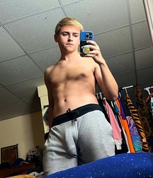 Hot Selfie Eye Candy twink boys porn strip 61c9f0289f9b1.jpg