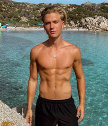 Selfies hot muscle straight Action Eye Candy twinks porn 61fffcdc7896e.jpg