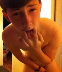 England Boy 5a47c844f019f.jpg