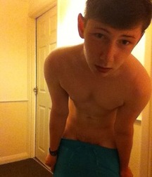 England Boy 5a47c84d106e9.jpg