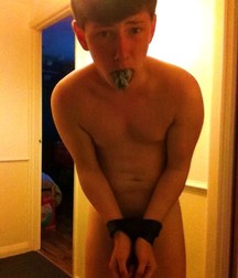 England Boy 5a47c84fb0124.jpg