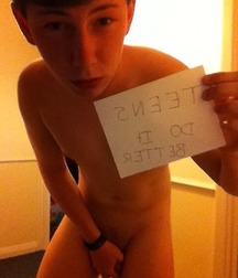 England Boy 5a47c86c2f52f.jpg