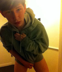England Boy 5a47c9547e747.jpg
