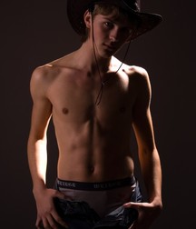 Seminude Boys 14_1 5d56a18841b5f.jpg
