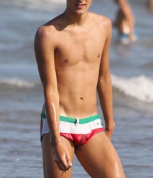 Seminude Boys 14_1 5d56a19f6033e.jpg