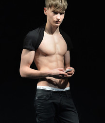 Seminude Boys 14_2 5d5bdeeba6b2f.jpg