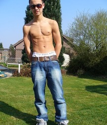 Seminude Boys 12 5d5ed7261d4bb.jpg