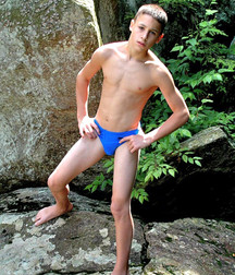 Seminude Boys 12 5d5ed75ad3730.jpg