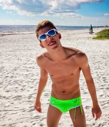 Boyhood in color: Green 5a690ca4f1942.jpg