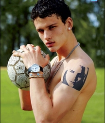 Boys, balls and balls... 5a7cdbc4756c4.jpg